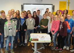 Die Schülerinnen und Schüler der Klasse 9c entwarfen im Rahmen des Projektes "Atmendes Bocholt 2030+" ein Jugendhaus nach ihren Wünschen. (Foto: Stadt Bocholt)