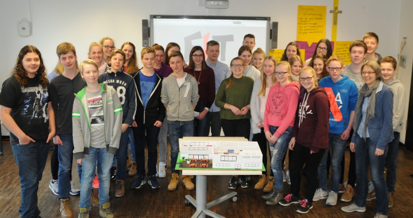 Die Schülerinnen und Schüler der Klasse 9c entwarfen im Rahmen des Projektes "Atmendes Bocholt 2030+" ein Jugendhaus nach ihren Wünschen. (Foto: Stadt Bocholt)